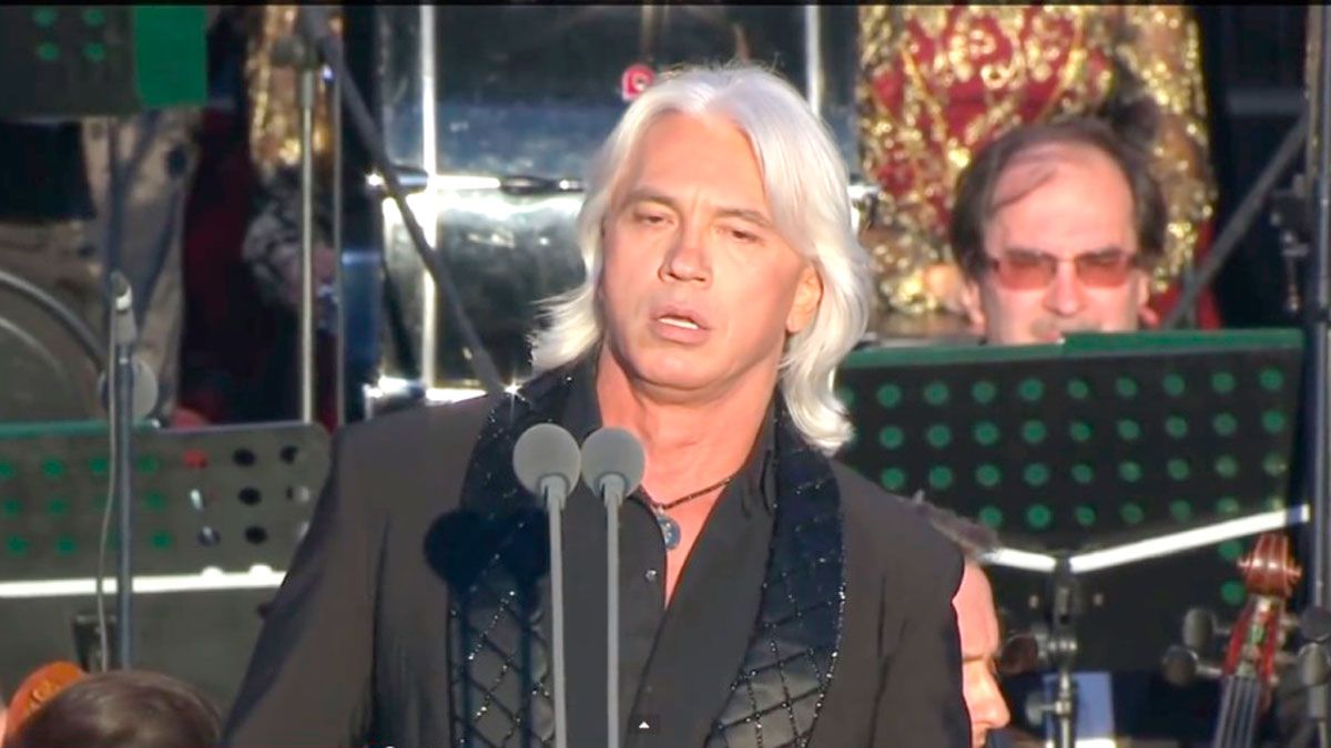 El barítino ruso Dmitri Hvorostovsky durante su actuación en la Plaza Roja de Moscú.