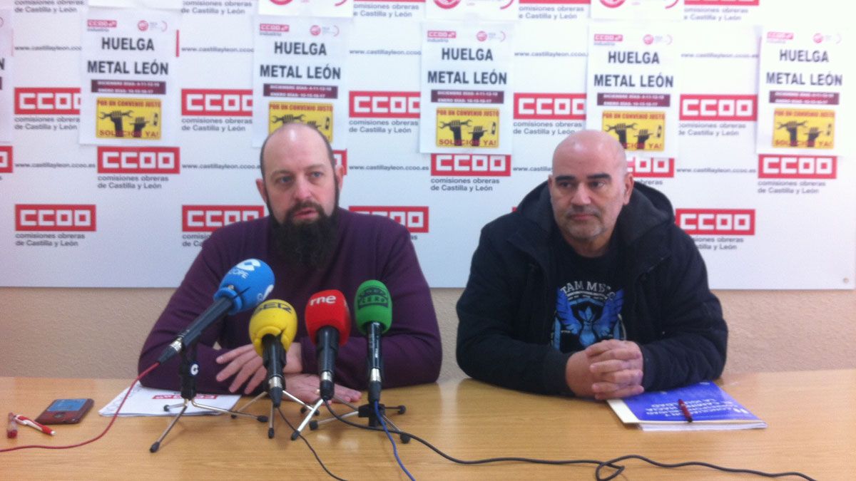 El secretario de Industria de CCOO en León, Ángel Santos, y el secretario de organización de Fica-UGT en la provincia, Eloy Fernández. | L.N.C.