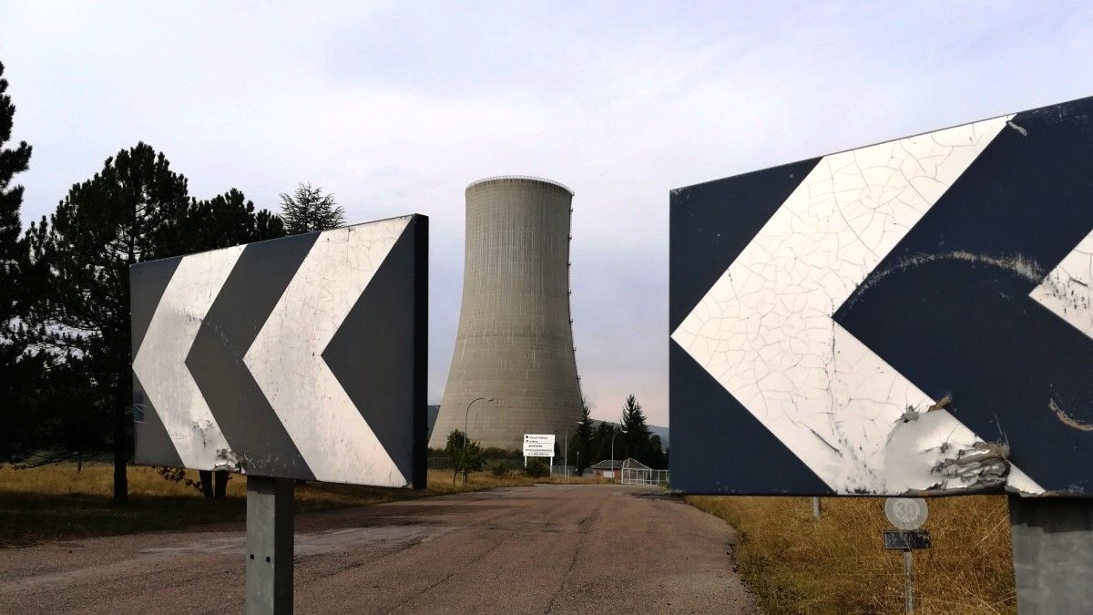 Chimenea de la central térmica de Anllares, para la que ya se ha autorizado el cierre. | D.M.