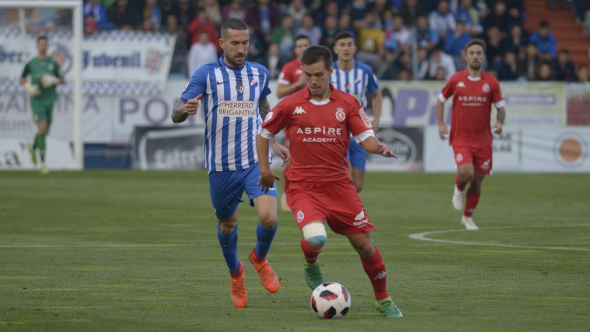 Eneko Capilla apunta a mantener la titularidad tras su buen partido en Ponferrada. | MAURICIO PEÑA