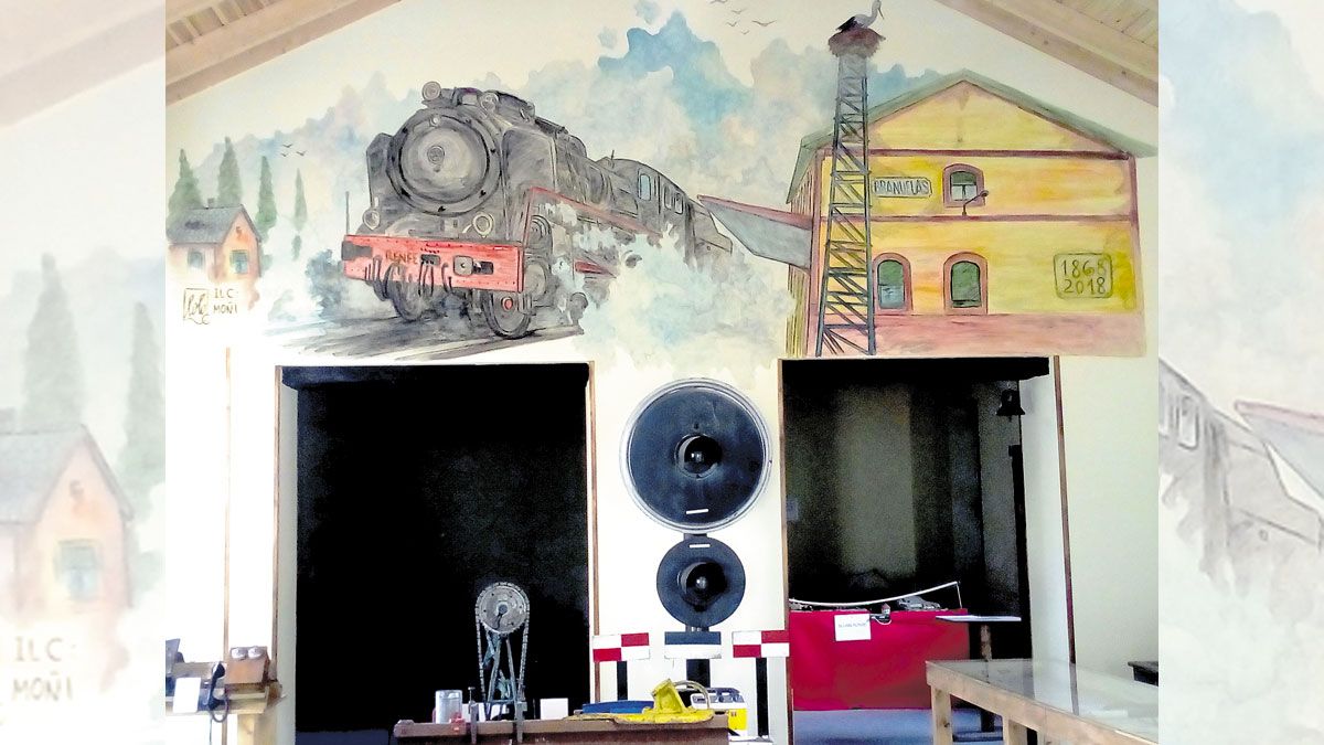El mural ferroviario, pintado en los pasados días por Lolo y Moñi de Castro en uno de los espacios de paso del museo. | MFB