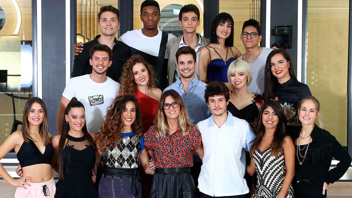Los 16 concursantes de OT 2018 junto a la directora de la Academia, Noemí Galera. | ABC Los 16 concursantes de OT 2018 junto a la directora de la Academia, Noemí Galera. | ABC