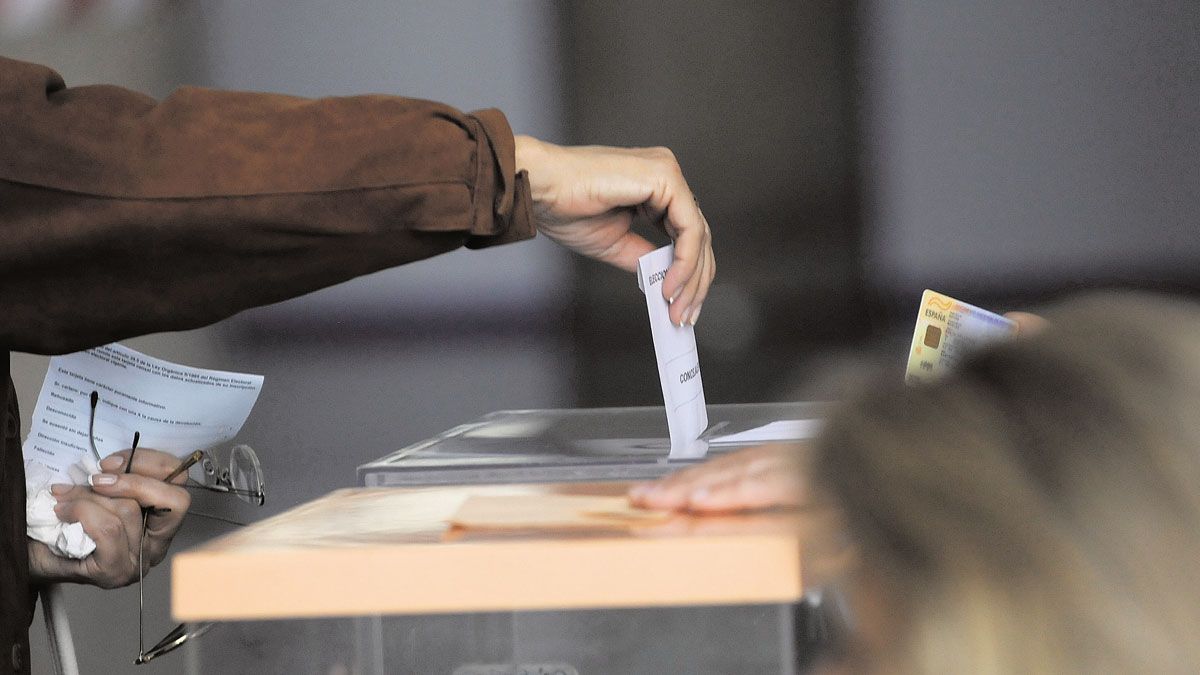 En las últimas elecciones municipales acudieron a votar un total de 291.070 electores, el 70,42% de los llamados a las urnas en la provincia. | MAURICIO PEÑA
