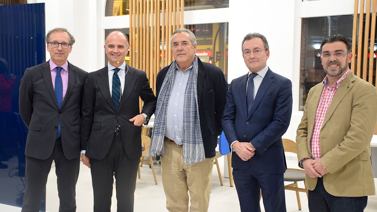 Francisco Javier Muñiz, Antonio Ferrero, Agustín Rajoy, Fernando Salguero y Pedro Llamas. Francisco Javier Muñiz, Antonio Ferrero, Agustín Rajoy, Fernando Salguero y Pedro Llamas.