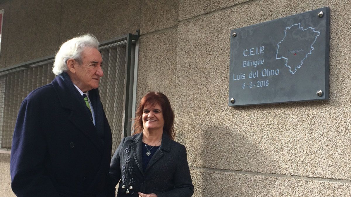 Luis del Olmo visitó ayer el colegio de Ponferrada que lleva su nombre. | A. CARDENAL