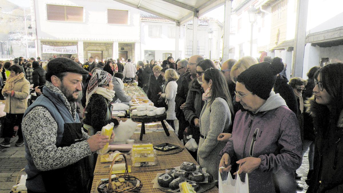 Los productos agroalimentarios y las vestimentas de otra época estarán muy presentes en el mercado. | E. NIÑO