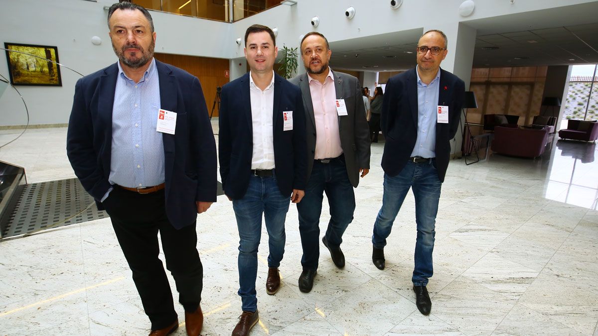 Eduardo Morán, Javier Alfonso Cendón, Gerardo Álvarez Courel y Olegario Ramón, ayer en el comité provincial del PSOE leonés. | C.S. (ICAL)