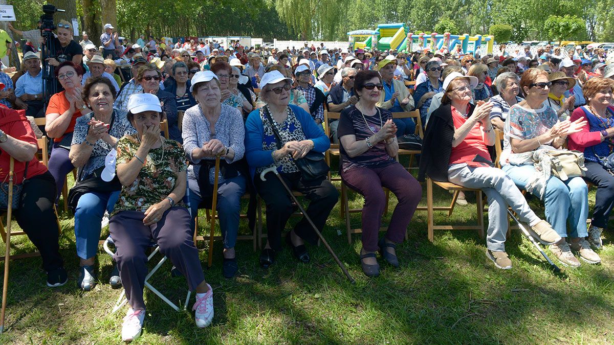 Jornada de convivencia de personas mayores procedentes de toda la provincia celebrada el pasado mes de junio en Carrizo de la Ribera. | MAURICIO PEÑA