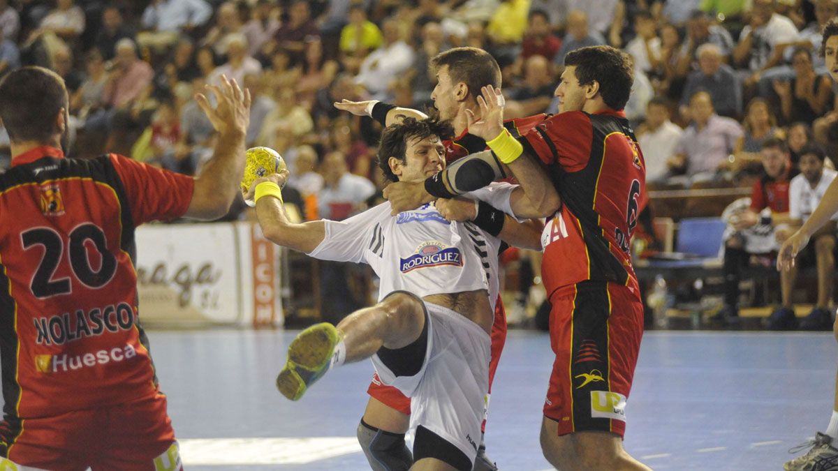 Vieyra lanza defendido por Wiencek con Argentina. | MEGASPORTRADIO