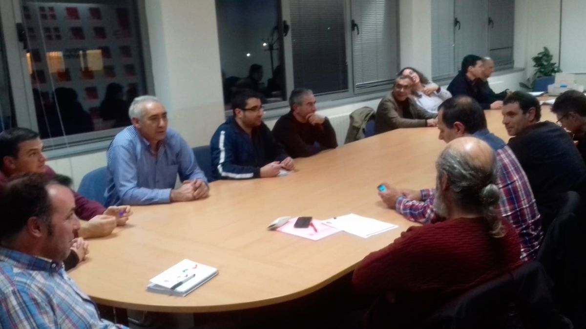 Momentos de la reunión con el Serla ayer en Ponferrada. | L.N.C.
