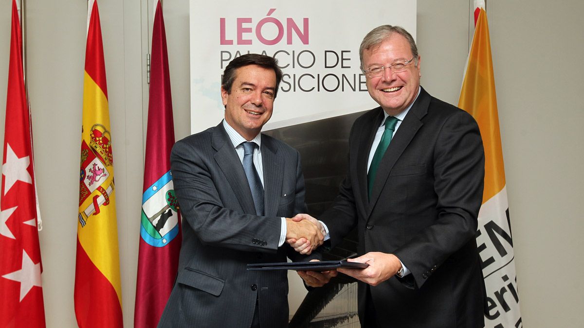Eduardo López-Puertas y Antonio Silván, tras la firma del convenio. | JUAN LÁZARO (ICAL)