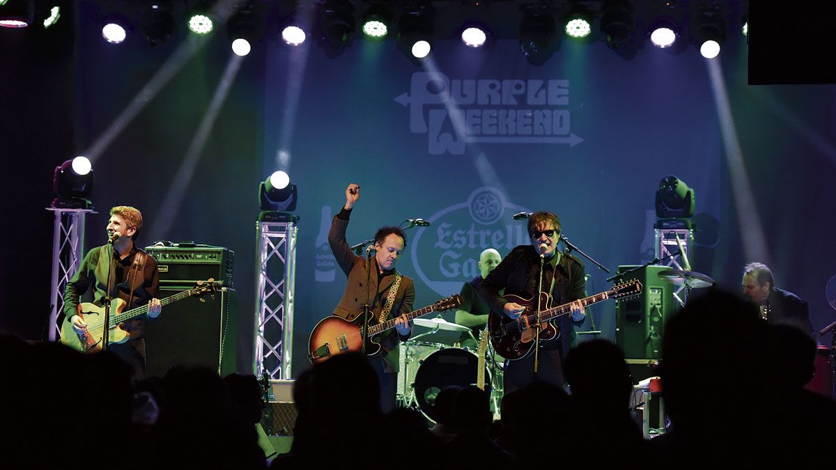 Los Imposibles, al igual que el Purple Weekend, cumplen 30 años al pie del cañón y en excelente forma, como demostraron ayer en Espacio Vías. | SAÚL ARÉN Los Imposibles, al igual que el Purple Weekend, cumplen 30 años al pie del cañón y en excelente forma, como demostraron ayer en Espacio Vías. | SAÚL ARÉN