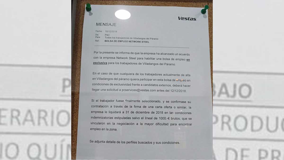 El cartel fue colocado en el tablón de anuncios en la mañana de este lunes. | L.N.C.