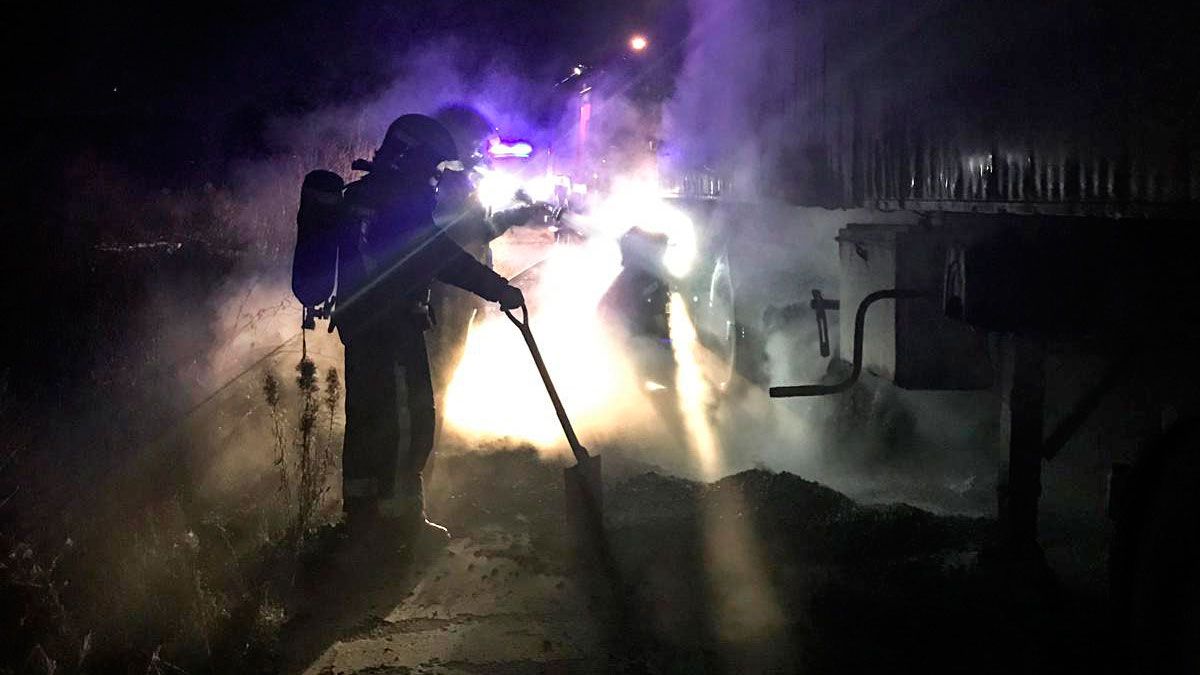 Intervención de los bomberos en el lugar del suceso. | BOMBEROS AYTO LEÓN