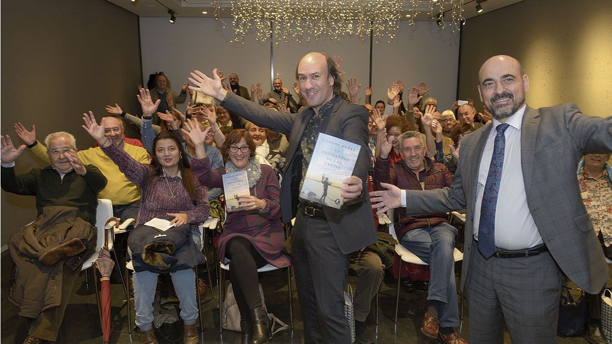 El gaitero gallego el pasado 19 de noviembre en la sala de ámbito cultural de El Corte Inglés de León. | MAURICIO PEÑA