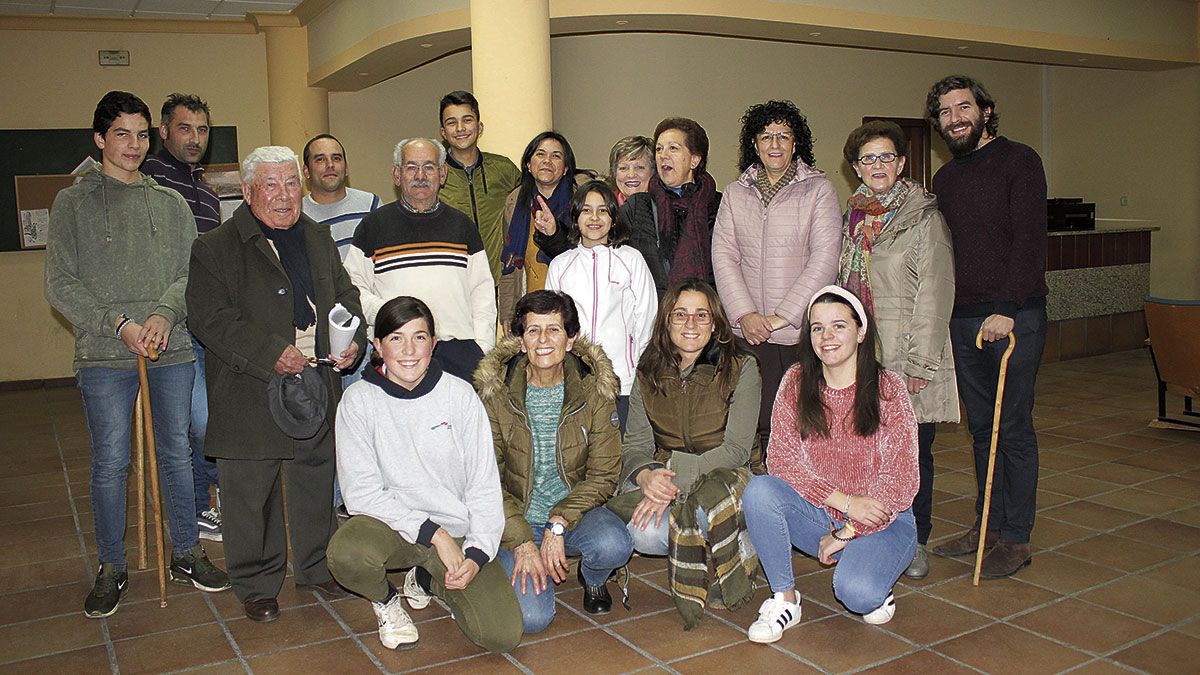 Buena parte de los que participan en la Pastorada son o bien pastores, o hijos y nietos de ellos aunque no faltan incondicionales a recuperar la tradición. | T.G.