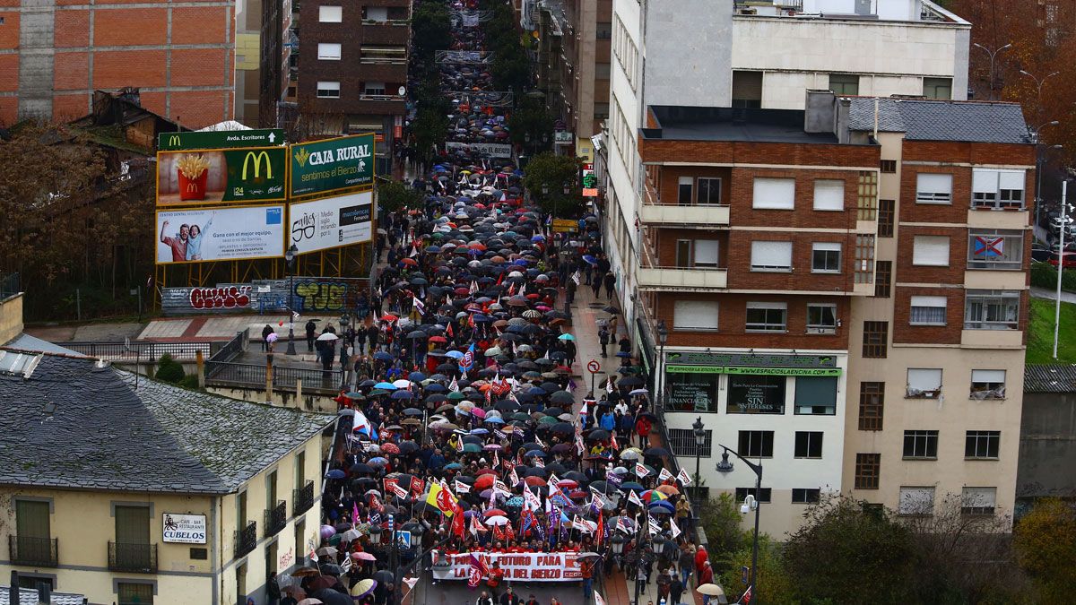 Manifestación por el futuro de El Bierzo. | C. SÁNCHEZ (ICAL)