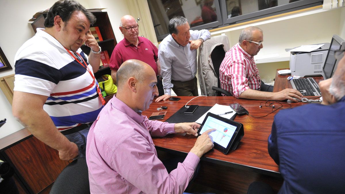 José Antonio Diez durante la pasada noche electoral. | DANIEL MARTÍN