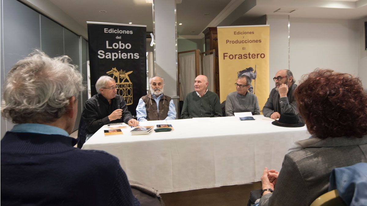 Los salones del Hotel París sirvieron de marco a la presentación de la novela el pasado 28 de noviembre. | SAÚL ARÉN