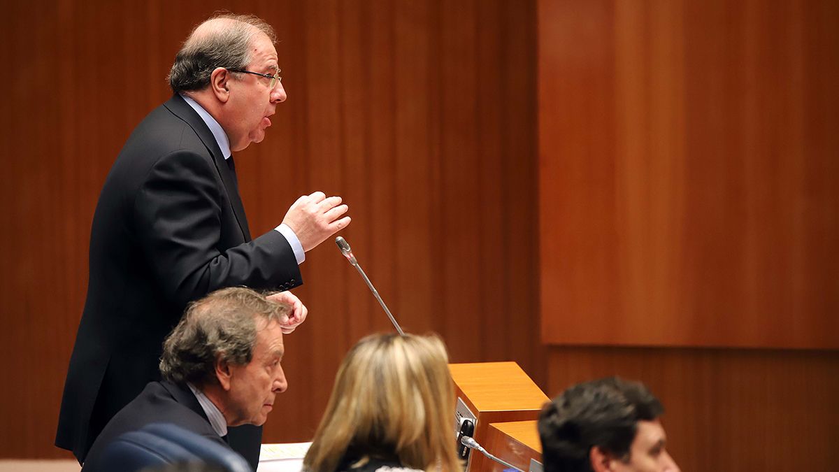 Juan Vicente Herrera durante su intervención en el pleno de las Cortes. | ICAL