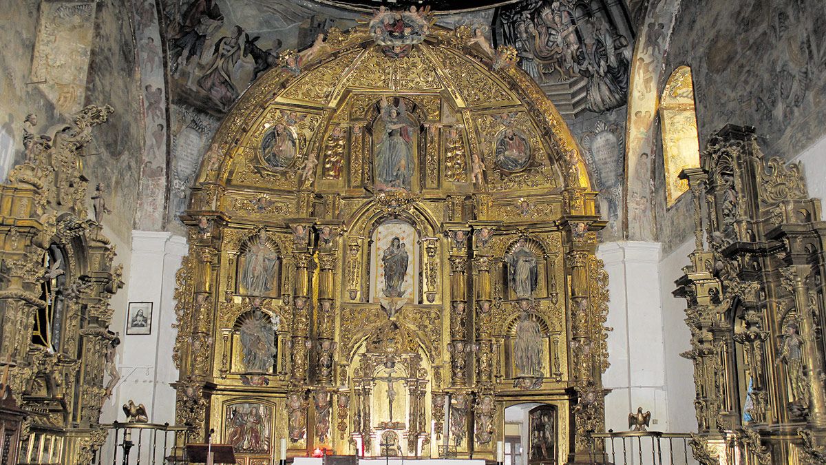 El altar mayor de la iglesia de Campazas, recién restaurado. | T.G.