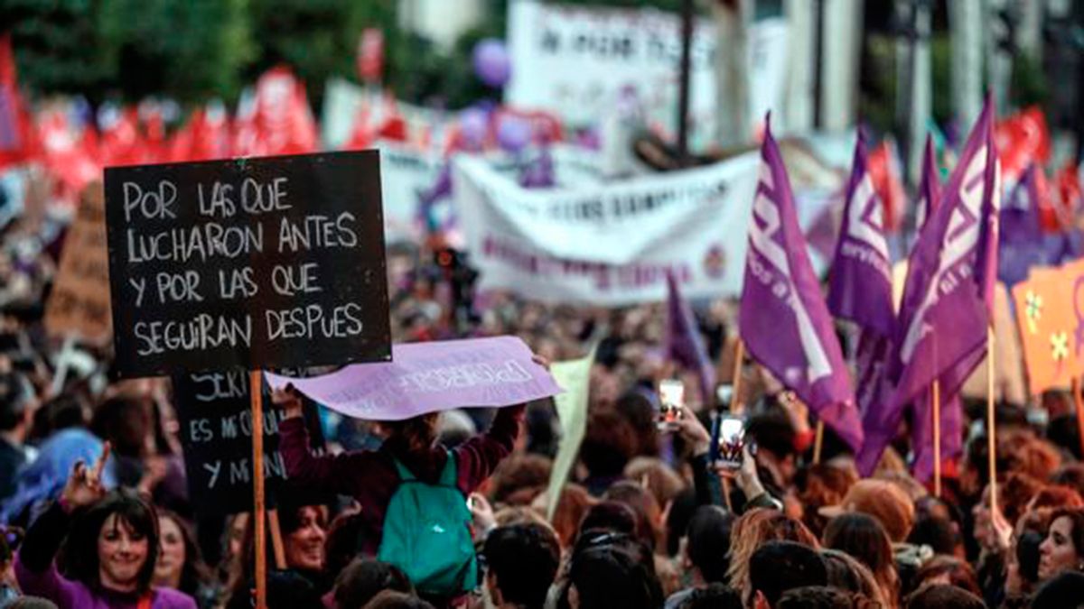 Una imagen de la manifestación que recorrió las calles de Sevilla el pasado 8 de marzo, Día de la Mujer. | ABC.es
