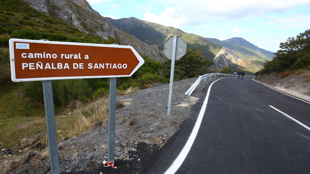 Coalición destaca obras como la carretera del valle del Oza. | ICAL