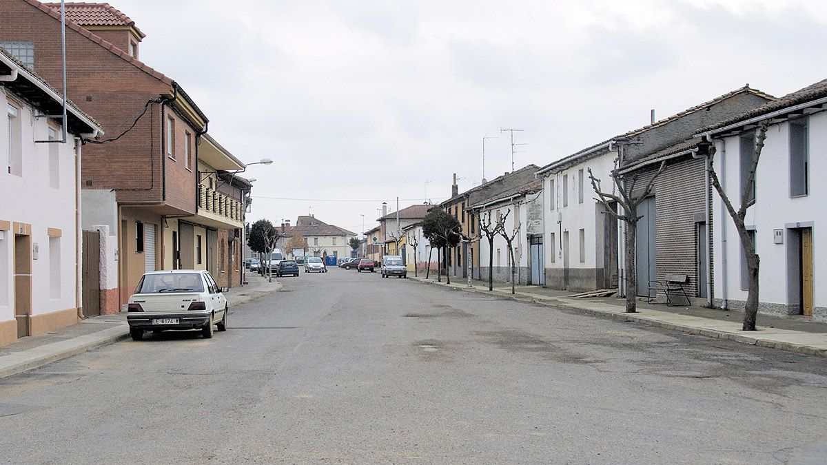 Las calles de Quintana de Rueda, en el municipio de Valdepolo, uno de los 172 ayuntamientos leoneses que pierde población. | MAURICIO PEÑA