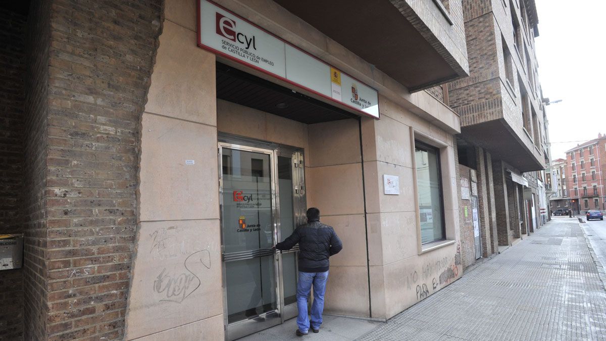 Una de las oficinas del Ecyl en la capital leonesa. | DANIEL MARTÍN