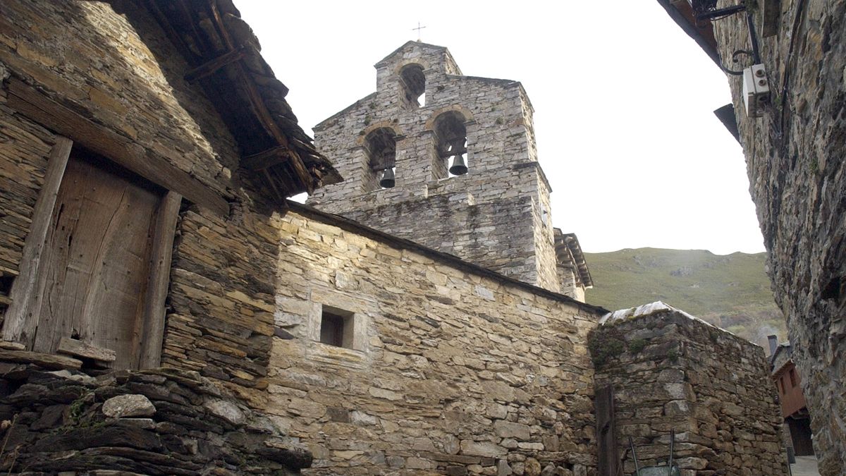 Imagen de la Iglesia de Peñalba, punto clave para ambas propuestas. | ICAL