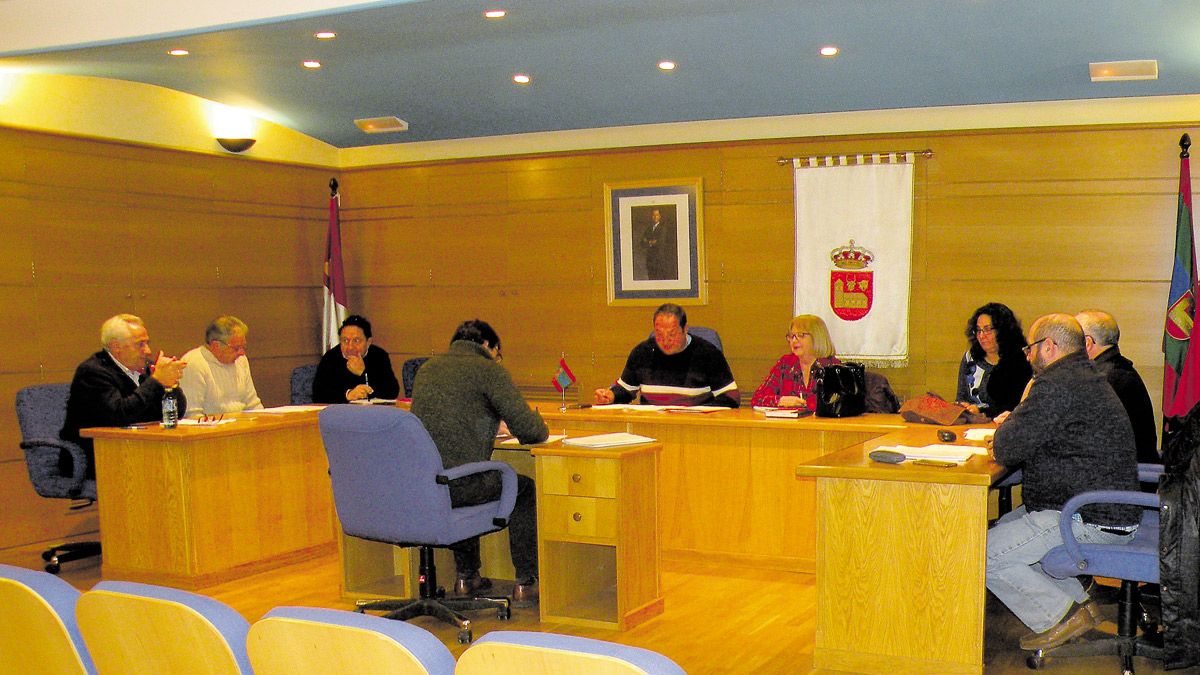 Un momento del pleno celebrado en el Ayuntamiento de Villamanín. | E. NIÑO
