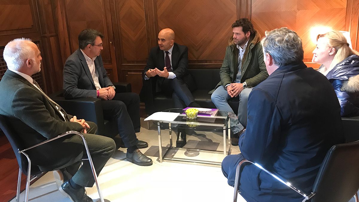 Juan Martínez Majo y Javier Herradón, en un momento de la reunión. | L.N.C.