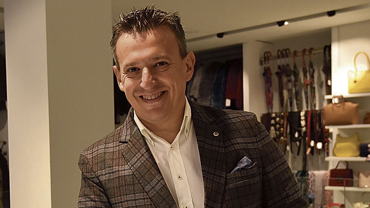 Javier Lastra, propietario de La Monsita. | SAÚL ARÉN Javier Lastra, propietario de La Monsita. | SAÚL ARÉN
