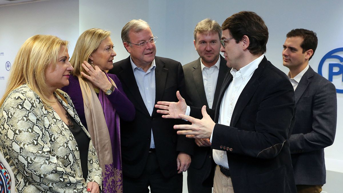 presidente del Partido Popular de Castilla y León, Alfonso Fernández Mañueco, conversa con los nueve candidatos a las capitales de provincia de las elecciones municipales del mes de mayo. | ICAL presidente del Partido Popular de Castilla y León, Alfonso Fernández Mañueco, conversa con los nueve candidatos a las capitales de provincia de las elecciones municipales del mes de mayo. | ICAL