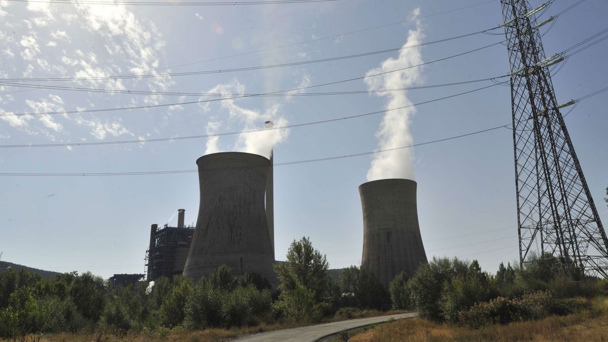 Imagen de archivo de la central térmica de La Robla. | DANIEL MARTÍN
