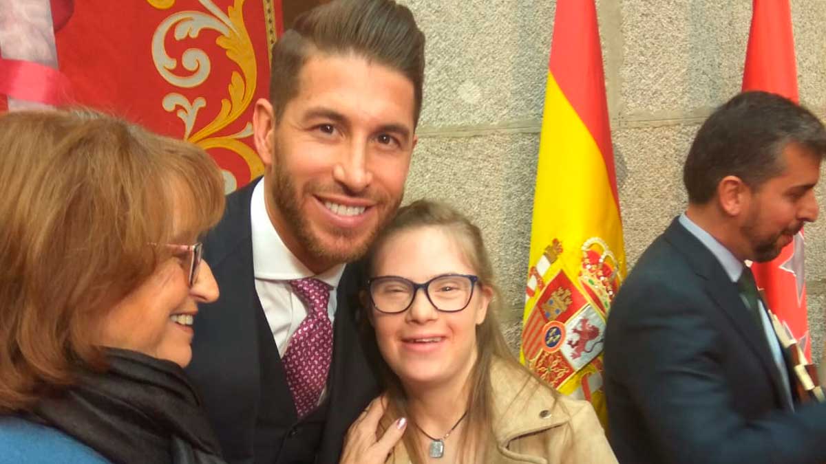Camino Martínez, junto al también premiado Sergio Ramos. | L.N.C. Camino Martínez, junto al también premiado Sergio Ramos. | L.N.C.