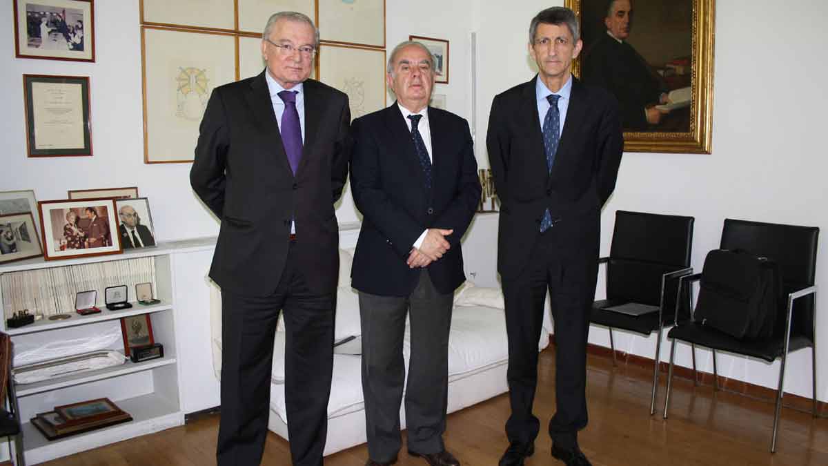 Los responsables del proyecto, en la firma del convenio. | L.N.C. Los responsables del proyecto, en la firma del convenio. | L.N.C.