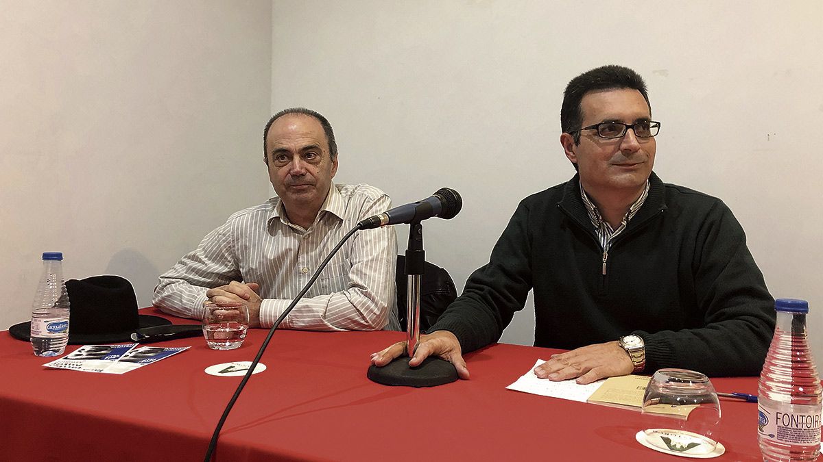 A la izquierda el escritor soriano Fermín Herrero, protagonista de ‘Tardes de Autor’. | P.F.