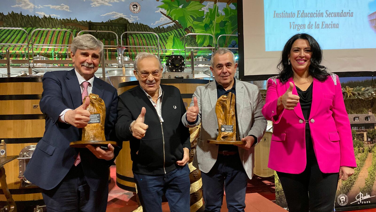 Entrega del premio a Prada a Tope en el Palacio de Canedo. | L.N.C.