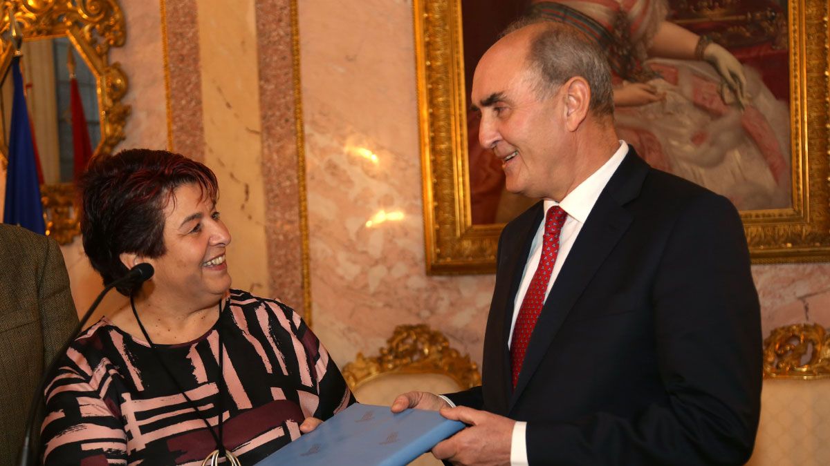 El Procurador del Común de Castilla y León, Tomás Quintana López, se reúne con la alcaldesa de Segovia, Clara Luquero. | ICAL