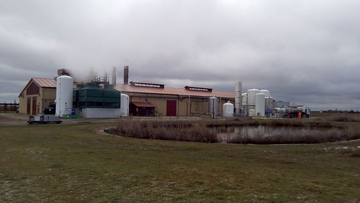 Planta cogeneradora de energía ubicada en el término municipal de San Millán de los Caballeros, propiedad de una empresa del grupo Iberdrola. | L.N.C.