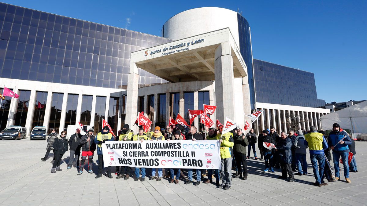 Protesta de los trabajadores de las auxiliares este jueves en León.
