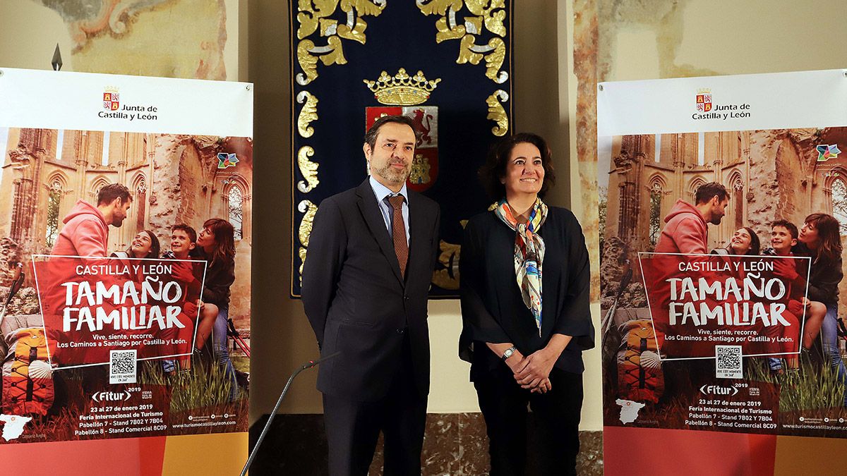 La consejera de Cultura y Turismo, María Josefa García Cirac, junto al director general de Turismo, Javier Ramírez. | ICAL