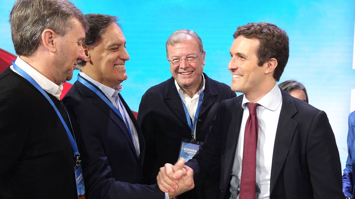 Antonio Silván junto al presidente del PP, Pablo Casado, en la Convención Nacional. | ICAL
