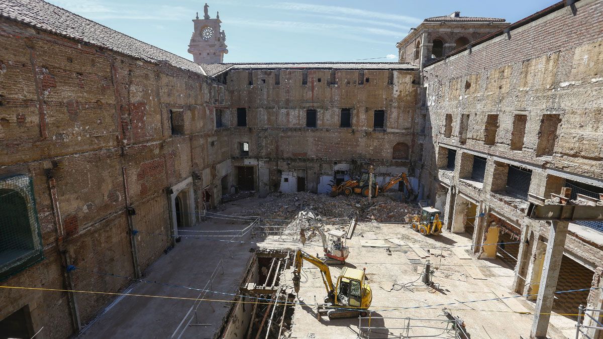 Imagen de la primera fase de las obras de San Marcos. | CARLOS S. CAMPILLO (ICAL)