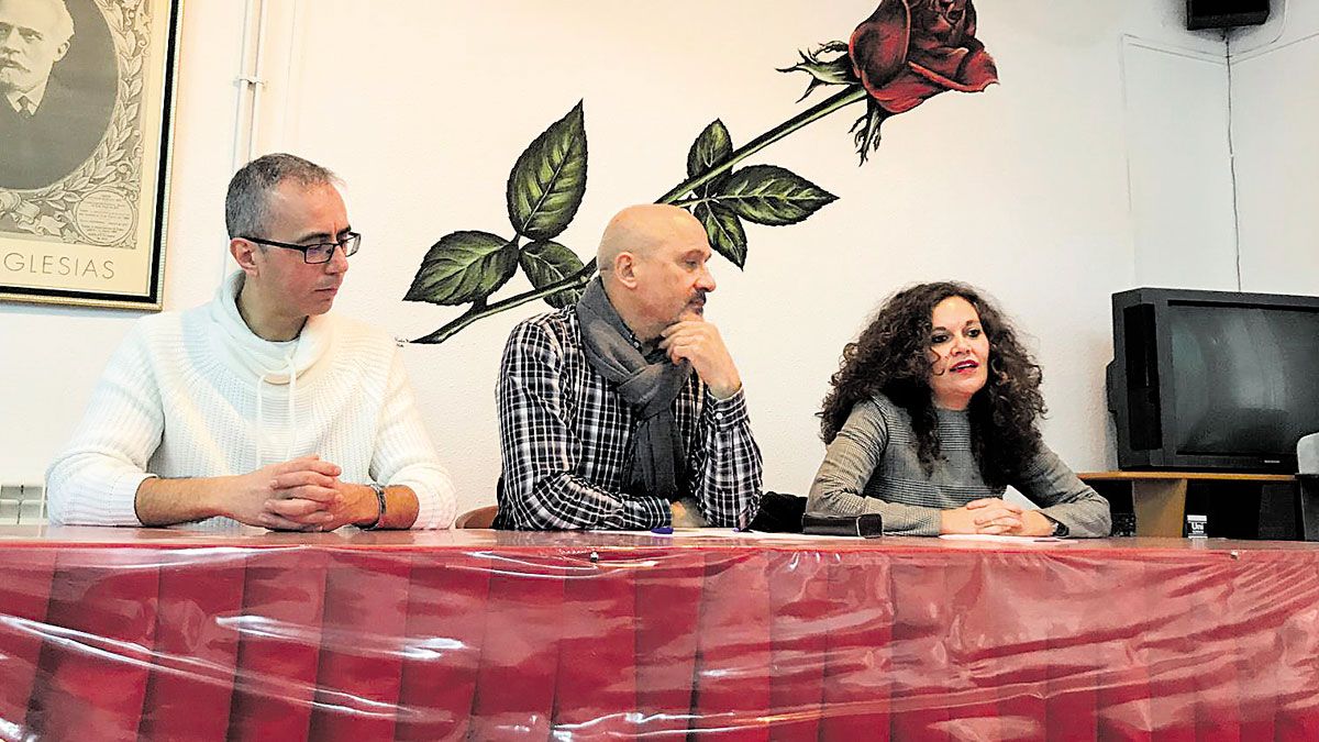 Silvia Cao, en una asamblea de la Agrupación Local del PSOE en Bembibre.