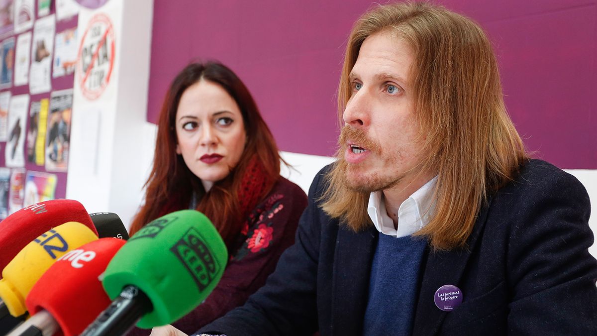 Pablo Fernández, junto a la también procuradora Lorena González. | ICAL