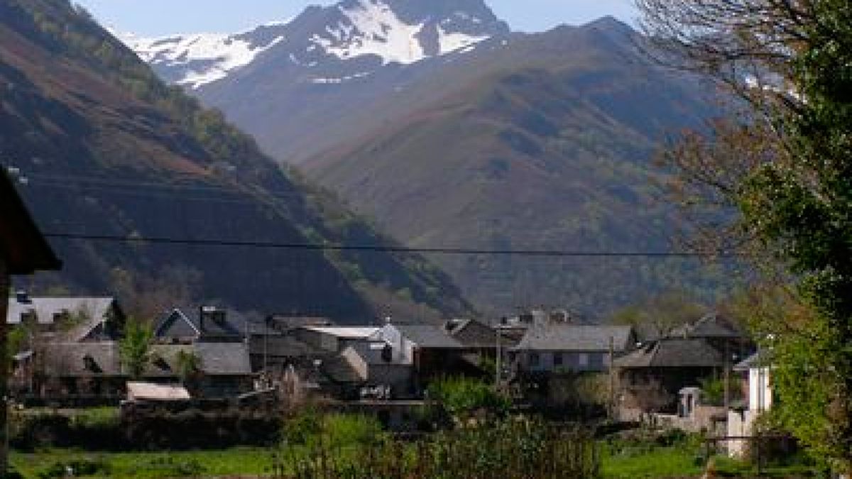 Los intoxicados fueron trasladados al hospital del Bierzo.