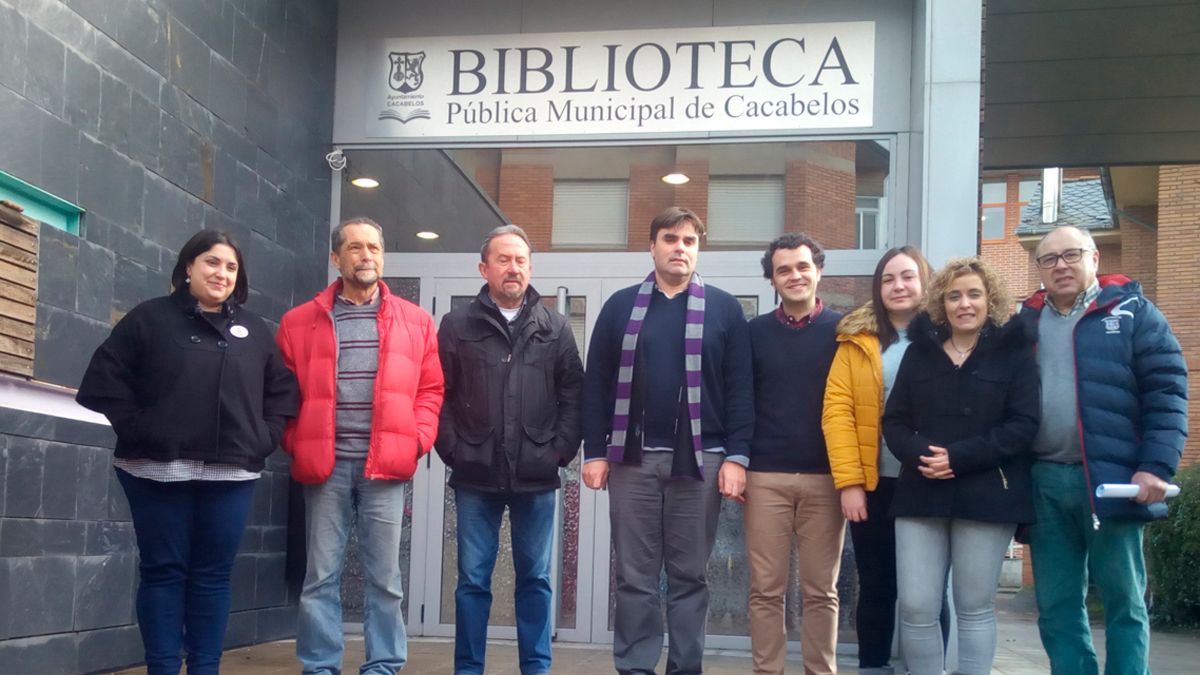 Imagen de la inauguración de la nueva biblioteca de Cacabelos. | L.N.C.