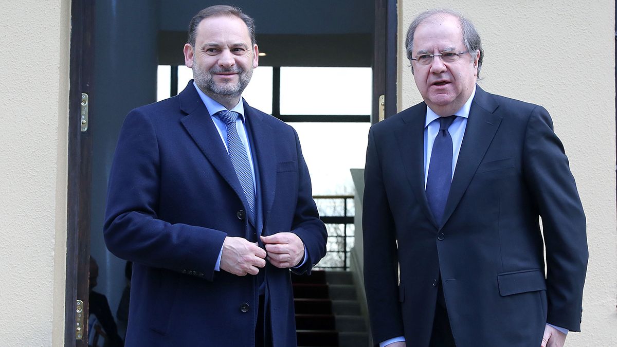 El ministro de Fomento, José Luis Ábalos, con el presidente de Castilla y León, Juan Vicente Herrera. | ICAL